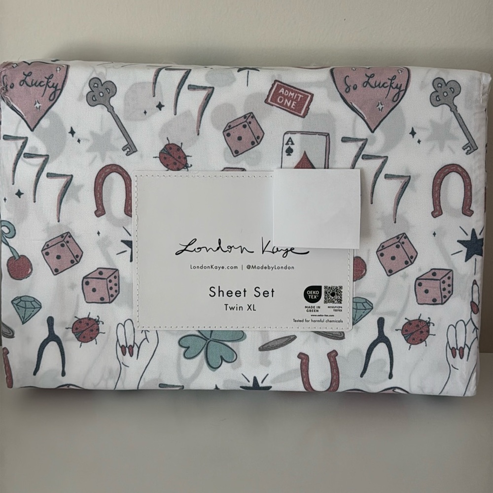 New LONDON KAYE Twin XL Sheet Set dice lucky cards - Picture 2 of 2